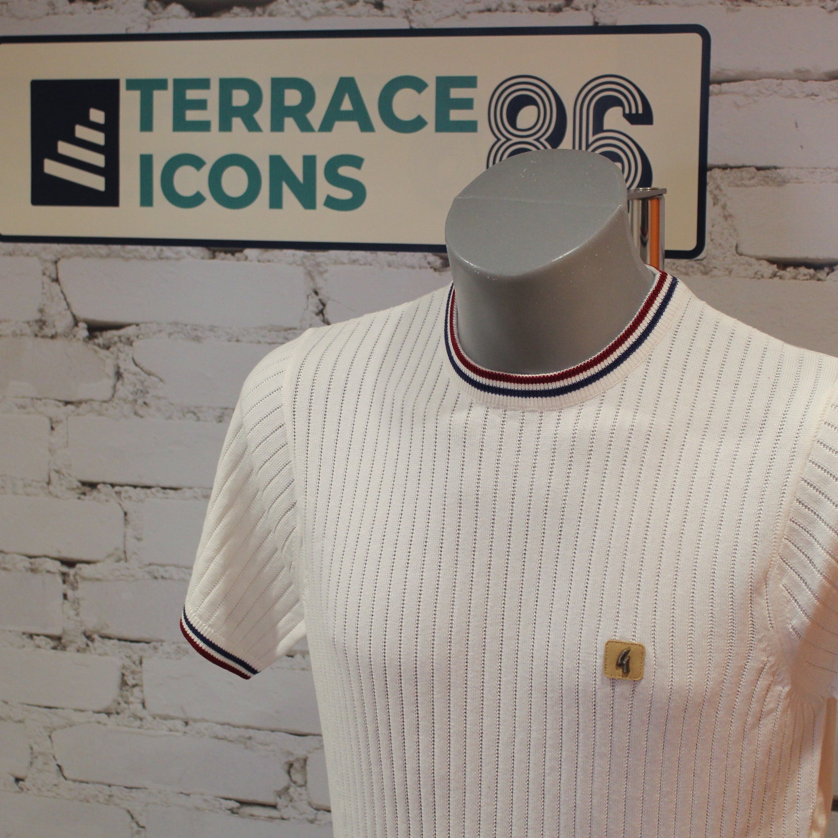Gabicci Vintage Santino Short Sleeve Knit Crew Neck - White