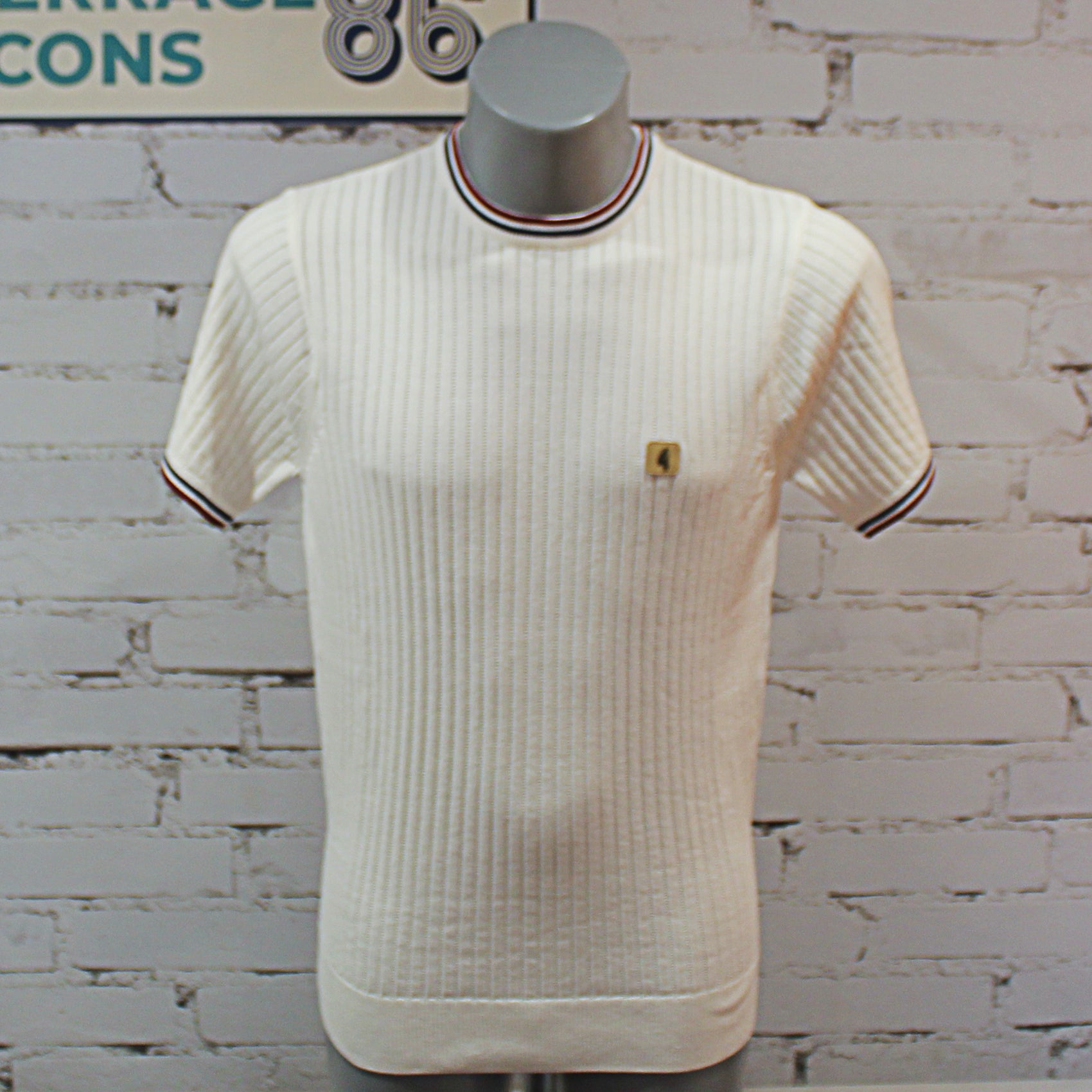 Gabicci Vintage Santino Short Sleeve Knit Crew Neck - White